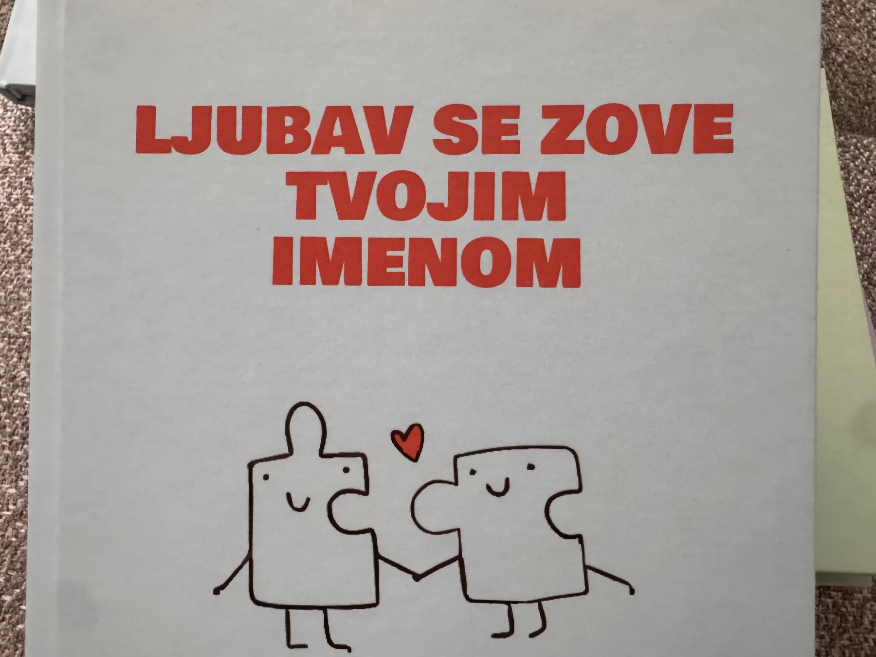 Stvarni svijetli personalizovani foto album za godišnjicu sa crvenim natpisom